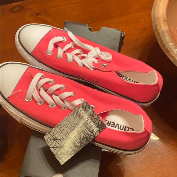 Converse sneakers NEW - Picture 4 of 4